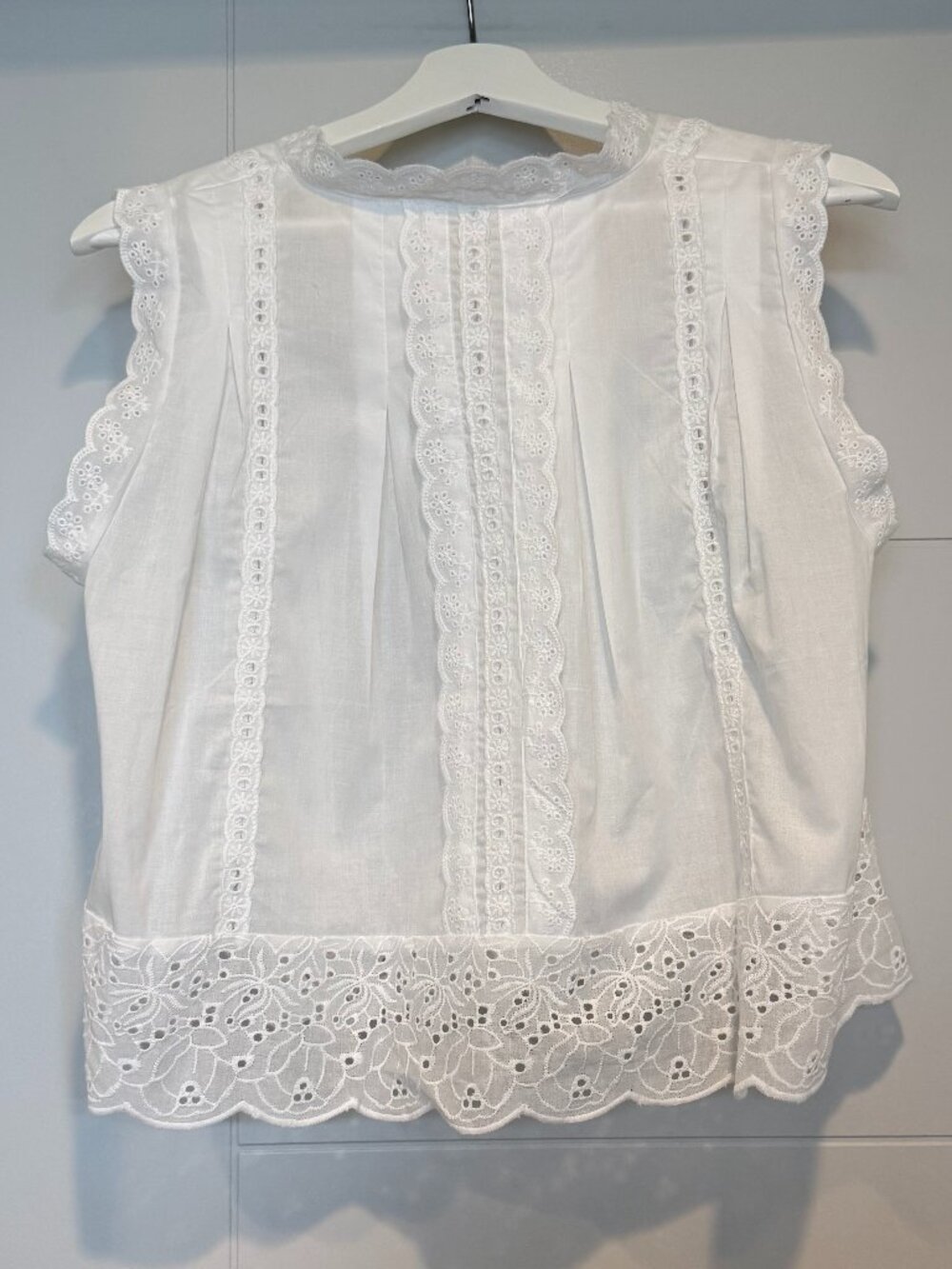 White Embroidered Lace Button Up Tank Top size M - Picture 2 of 7